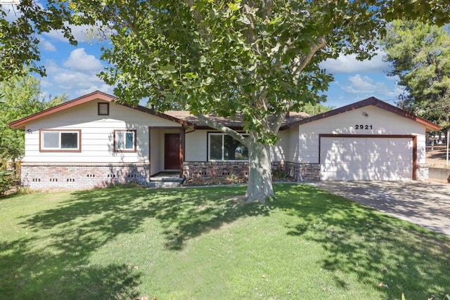 single story home featuring a front yard and a garage