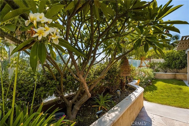 exterior space featuring fence