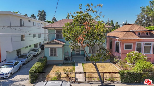 view of front of property