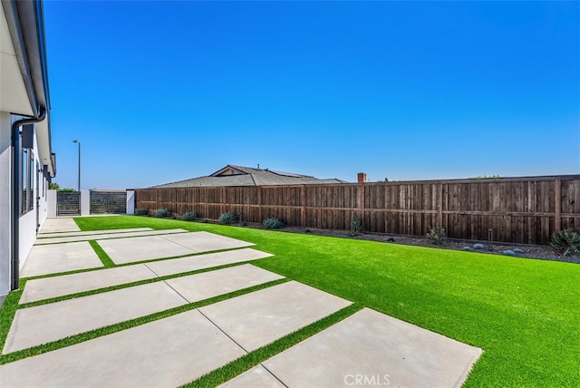 view of yard featuring a patio