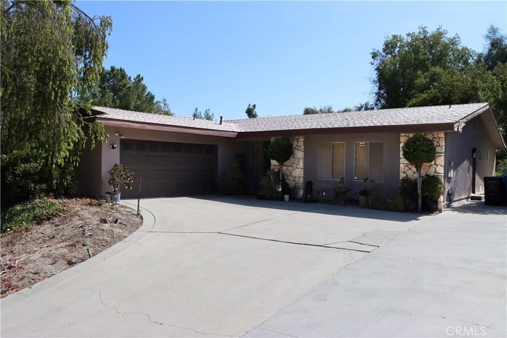 single story home featuring a garage