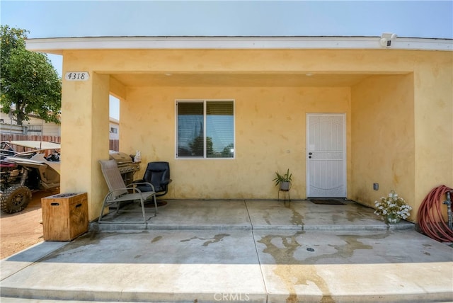 entrance to property featuring a patio