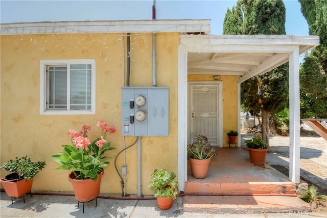 entrance to property featuring a patio area