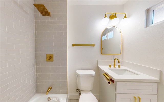 full bathroom featuring tiled shower / bath, vanity, toilet, and a healthy amount of sunlight