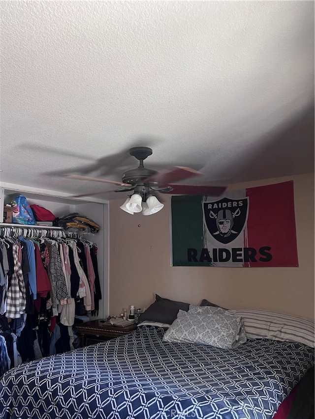 bedroom with a closet, ceiling fan, and a textured ceiling