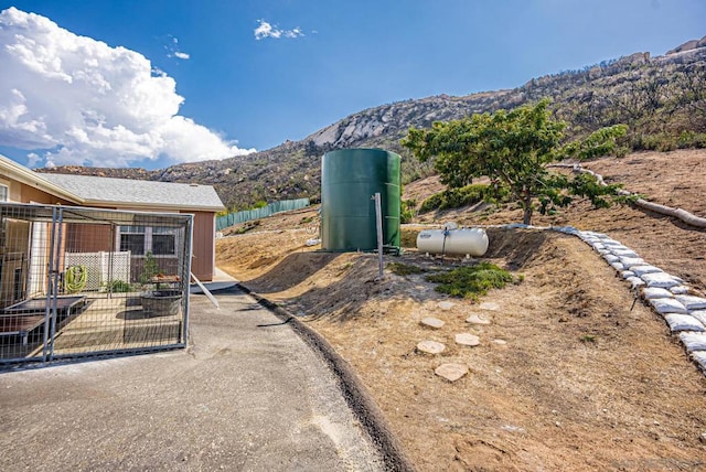 view of yard with a mountain view