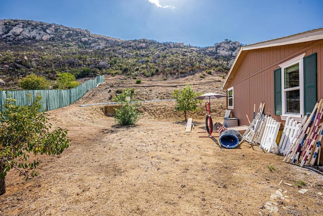 view of yard with a mountain view