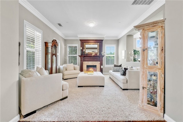 living room featuring crown molding and carpet