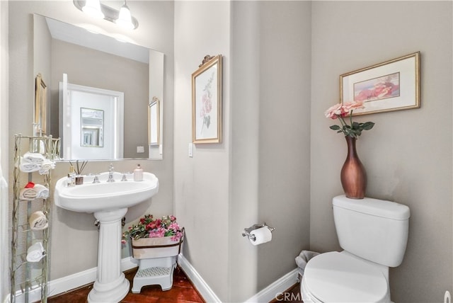 bathroom featuring sink and toilet