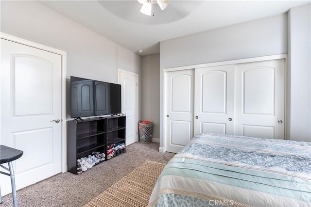 carpeted bedroom featuring ceiling fan and a closet