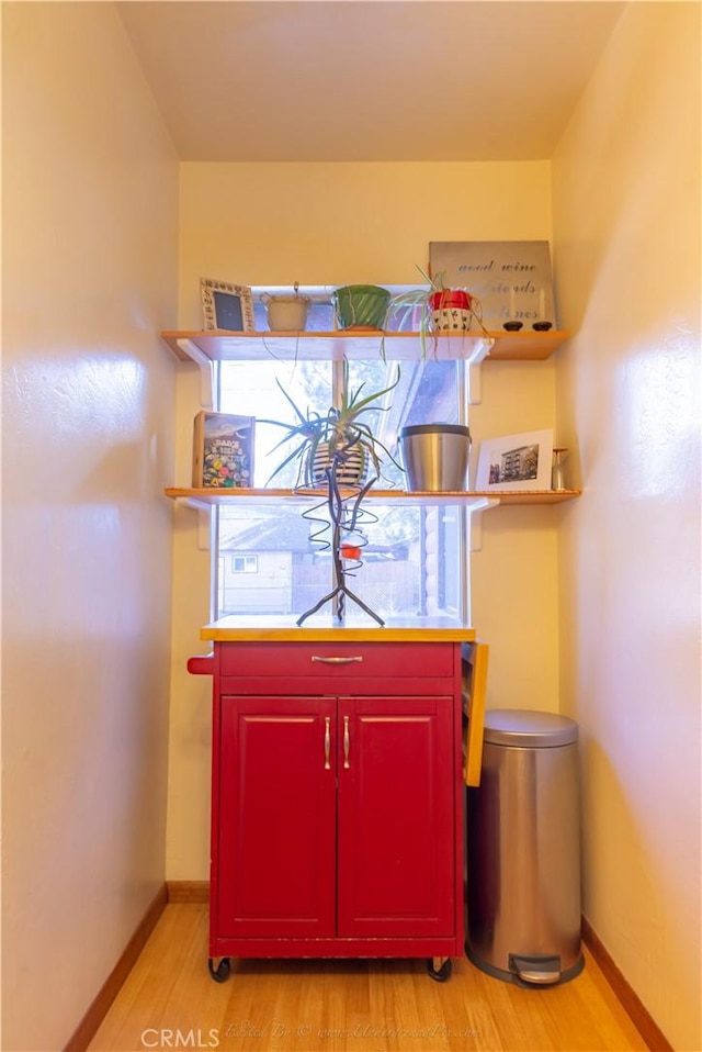 details featuring hardwood / wood-style floors