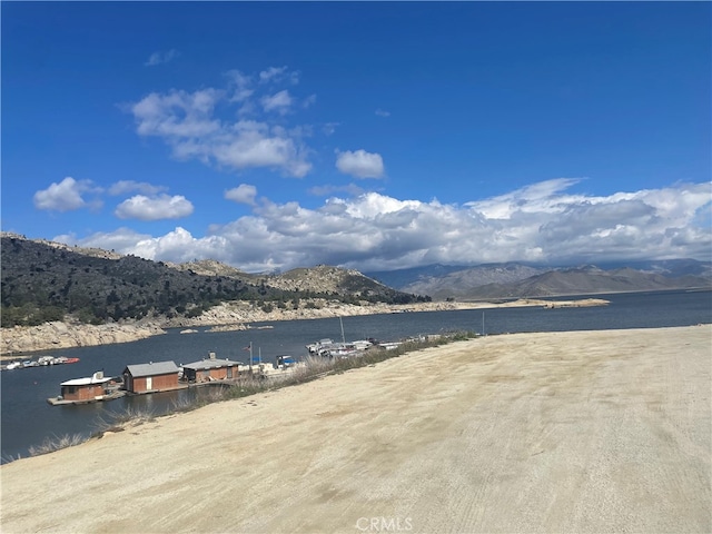 water view featuring a mountain view