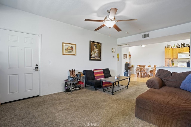 carpeted living room featuring ceiling fan