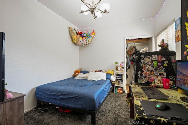 carpeted bedroom with a notable chandelier and a closet