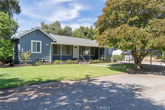 view of front of property with a front yard