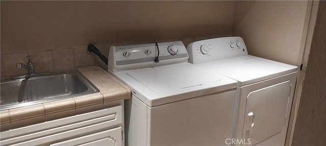 67130 Garbino Rd, Cathedral City, CA 92234 - laundry area featuring a sink, laundry area, and washing machine and dryer