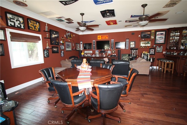 dining room with ceiling fan, bar area, dark wood-type flooring, and crown molding