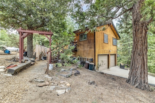 view of yard with a garage