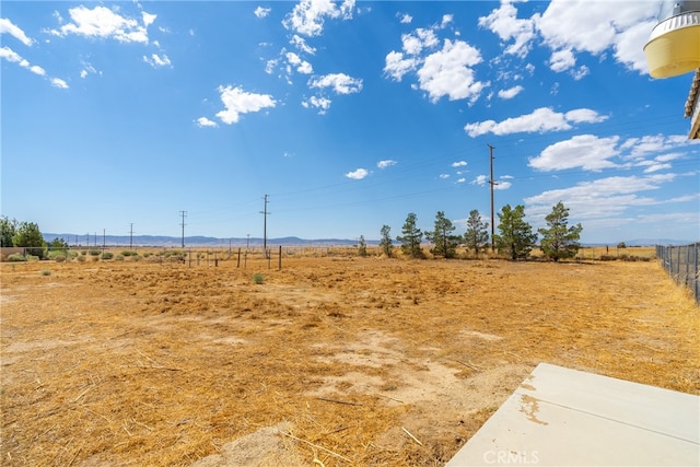 view of yard featuring a rural view