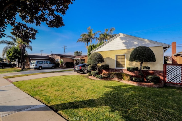 view of side of property featuring a lawn