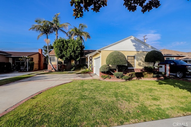 view of front of home featuring a front lawn and a garage