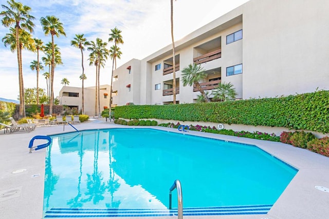 view of swimming pool