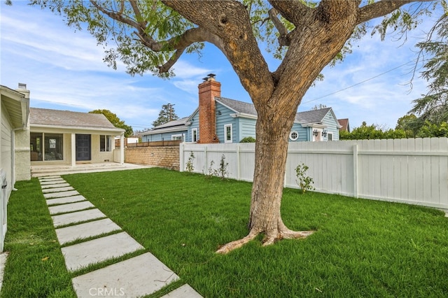 view of yard with a patio