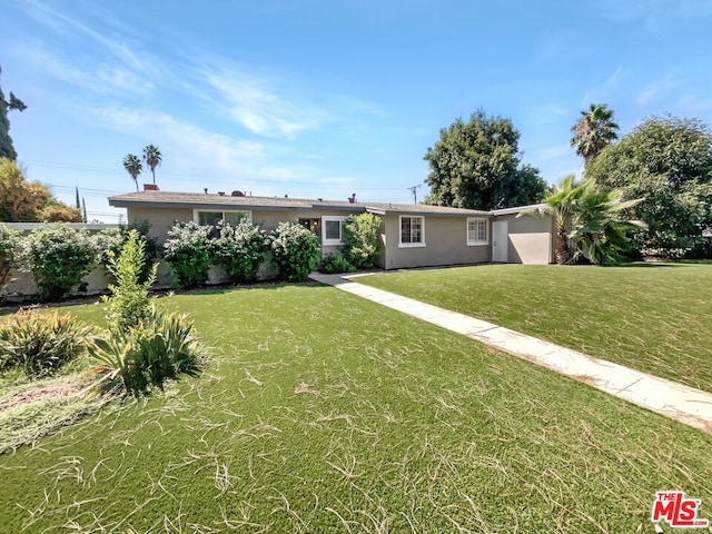 exterior space featuring a front yard