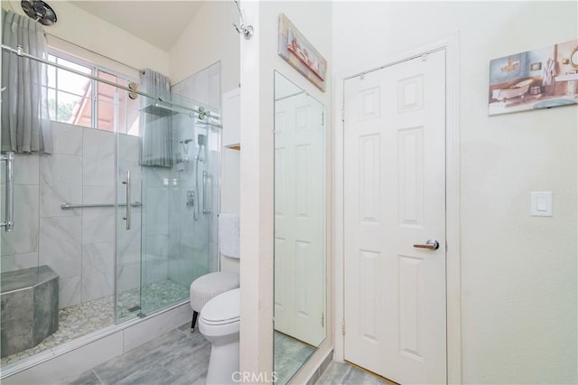 bathroom featuring toilet, walk in shower, and vaulted ceiling