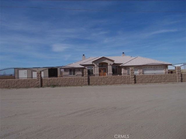 view of front of property