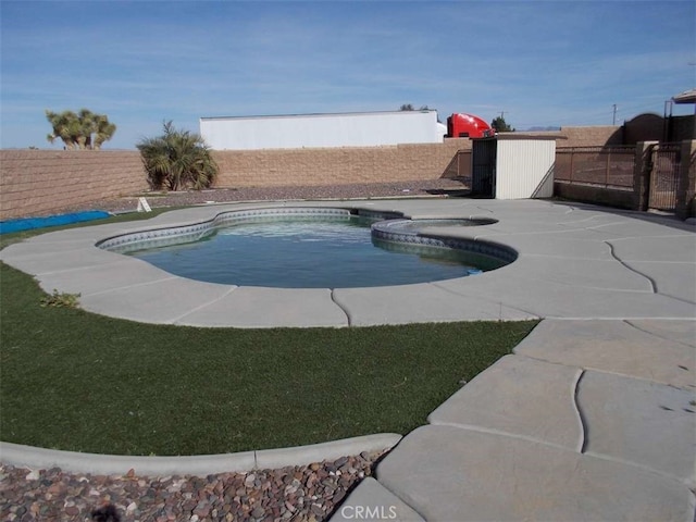 view of pool with an in ground hot tub