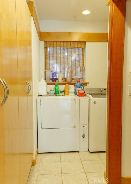 washroom with washer and clothes dryer and light tile patterned flooring