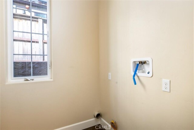 laundry room featuring washer hookup, laundry area, and baseboards