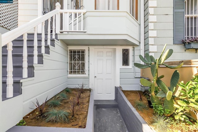 entrance to property with a balcony