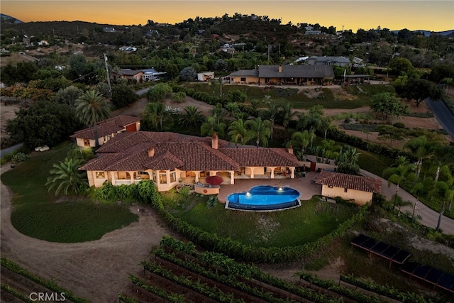 view of aerial view at dusk