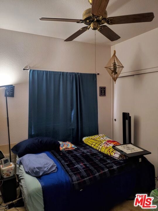 bedroom featuring ceiling fan