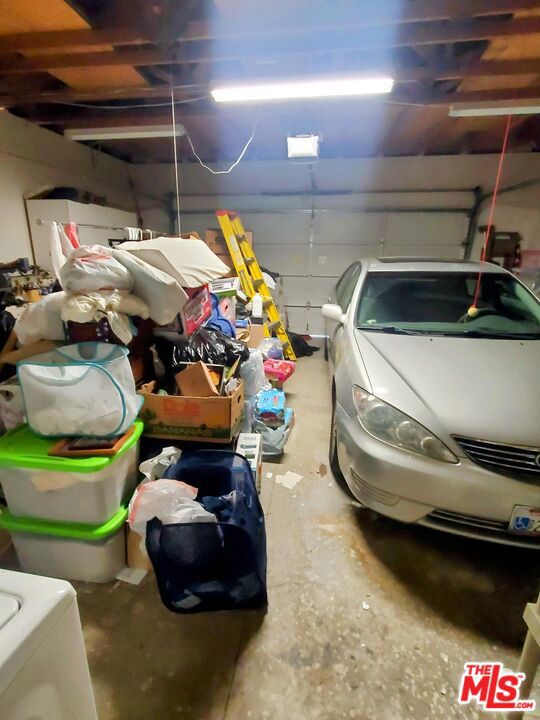 garage with washer / dryer