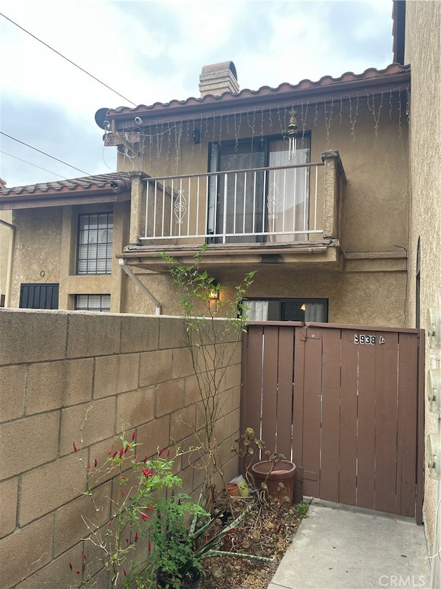 view of front of house featuring a balcony