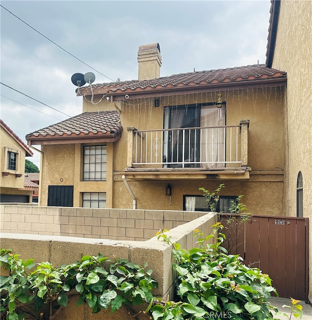 exterior space featuring a balcony