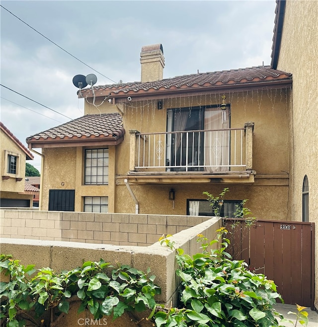 exterior space featuring a balcony