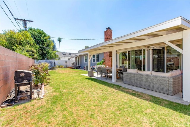 view of yard featuring a patio area