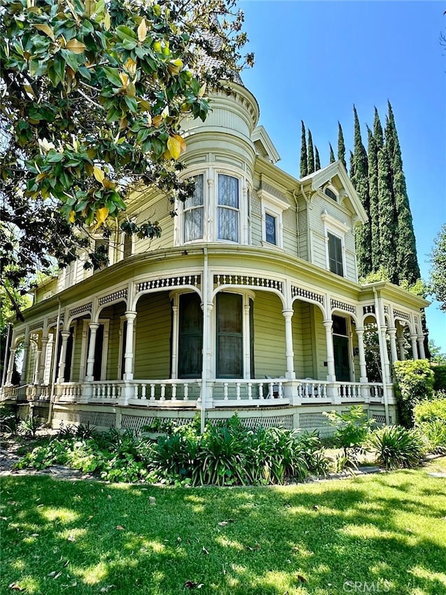 view of front of home with a front lawn and a porch