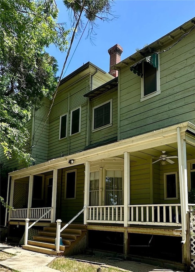 view of front of property with ceiling fan and a porch