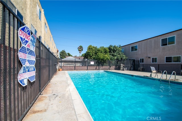 view of swimming pool