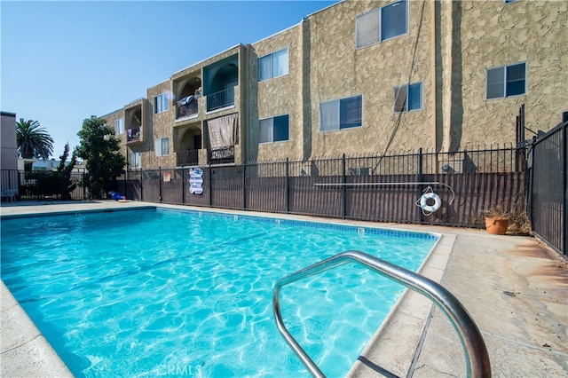 view of swimming pool