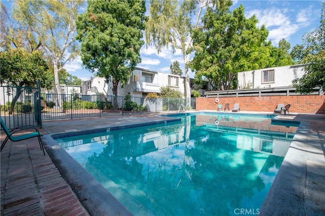 view of swimming pool