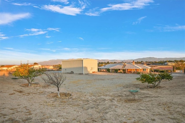 view of yard with a mountain view