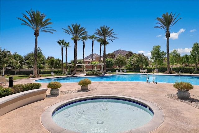 3688 Alhambra Ln, Perris, CA 92571 - community pool with a patio area