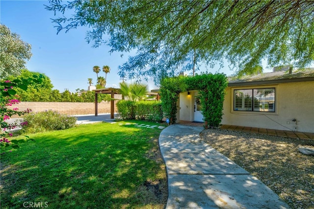 view of front of house featuring a front lawn