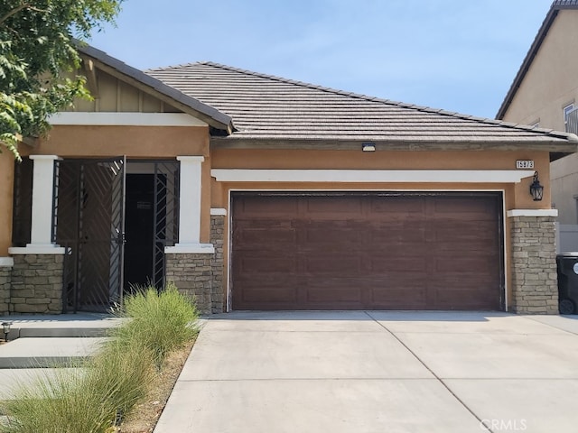 view of front facade featuring a garage